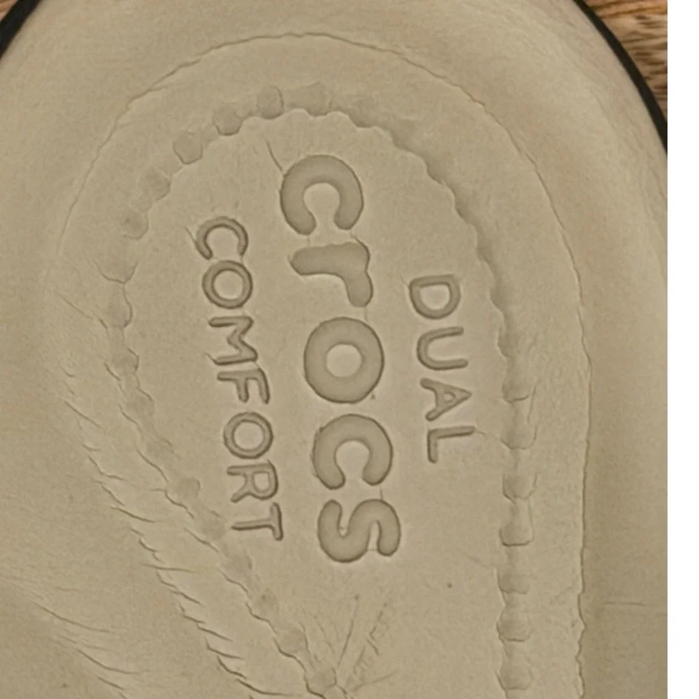 Crocs Sanrah Womens 8 Black Wedge Sandal Embellished Rhinestone Circle Medallion